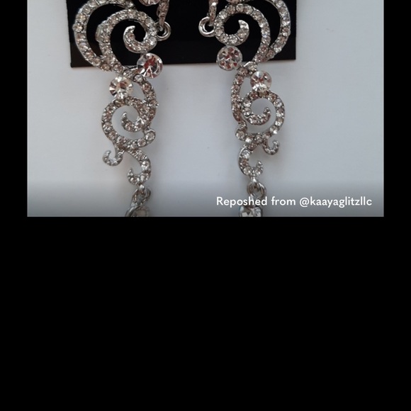 Brand new charming earrings, I have them in royal blue as well. - Picture 5 of 6